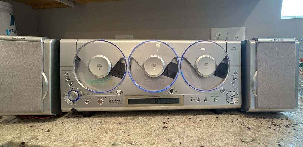 Emerson MS3105 Triple CD Player Linear 3 CD AM FM Stereo w/ Speakers **Tested**